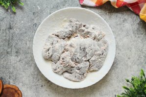 Говяжья печень, тушенная в сметане Говяжья печень, тушенная в сметане