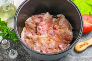Курица в мультиварке жареная