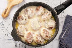 Куриные тефтели в сливочном соусе Куриные тефтели в сливочном соусе