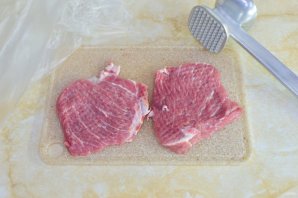 Мясо в духовке с помидорами Мясо в духовке с помидорами