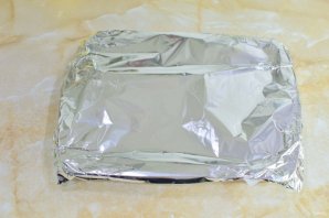 Мясо в духовке с помидорами Мясо в духовке с помидорами