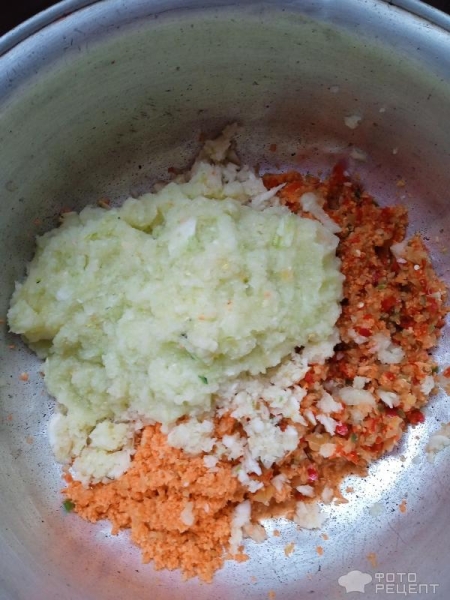 Рецепт: Кабачковая "аджика" - С болгарским перцем и чесноком: вкусная и пикантная, сразу и не поймешь что из кабачков