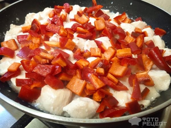 Рецепт: Куриное филе в соусе на сковороде - с кукурузой и болгарским перцем Рецепт: Куриное филе в соусе на сковороде - с кукурузой и болгарским перцем