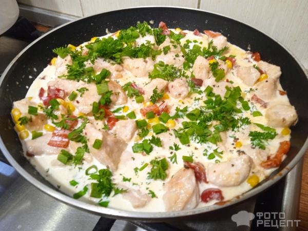 Рецепт: Куриное филе в соусе на сковороде - с кукурузой и болгарским перцем Рецепт: Куриное филе в соусе на сковороде - с кукурузой и болгарским перцем