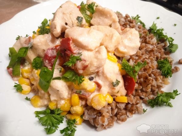 Рецепт: Куриное филе в соусе на сковороде - с кукурузой и болгарским перцем Рецепт: Куриное филе в соусе на сковороде - с кукурузой и болгарским перцем