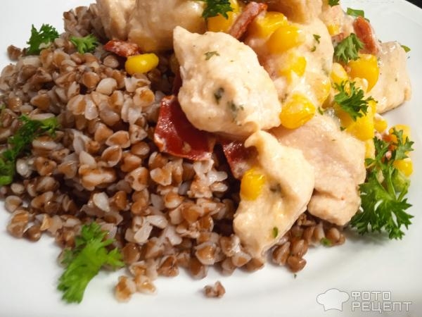 Рецепт: Куриное филе в соусе на сковороде - с кукурузой и болгарским перцем Рецепт: Куриное филе в соусе на сковороде - с кукурузой и болгарским перцем