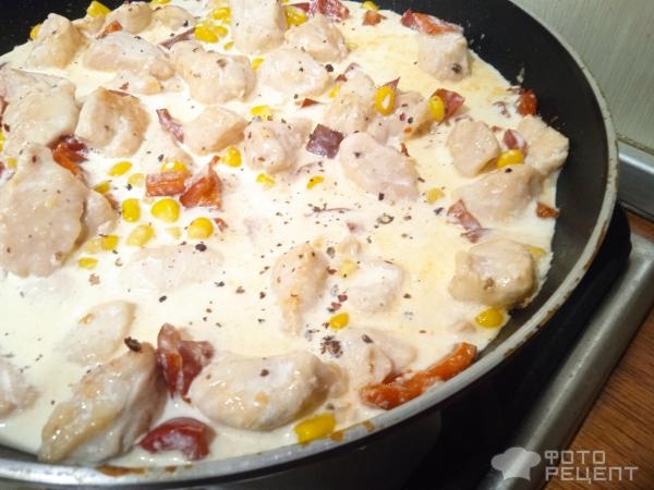 Рецепт: Куриное филе в соусе на сковороде - с кукурузой и болгарским перцем Рецепт: Куриное филе в соусе на сковороде - с кукурузой и болгарским перцем