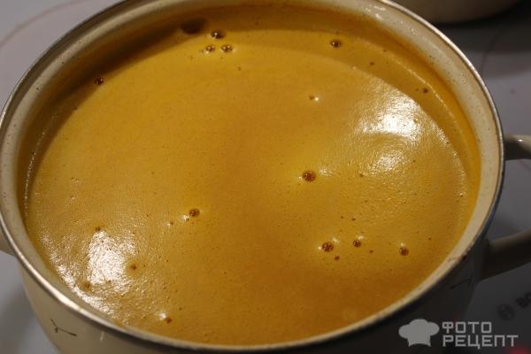 Рецепт: Морковный крем-суп - На свиных ребрах!