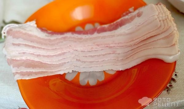 Рецепт: Шампиньоны с творожным сыром, запеченные в беконе - в духовке