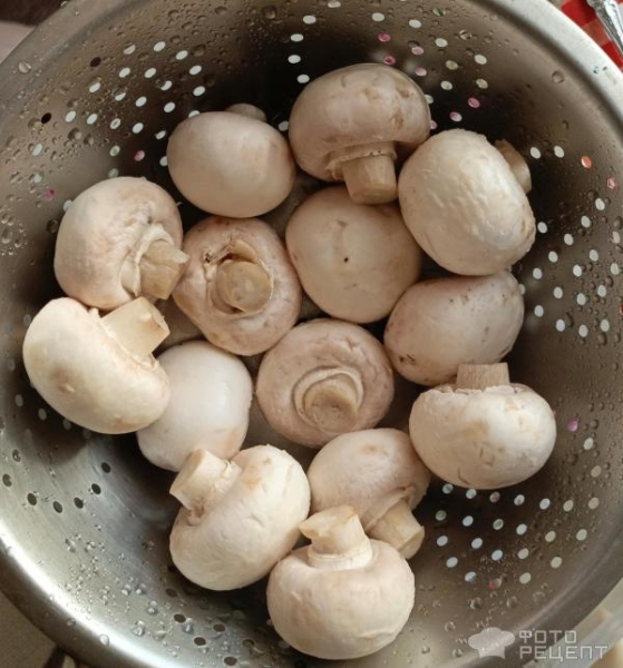 Рецепт: Шампиньоны с творожным сыром, запеченные в беконе - в духовке