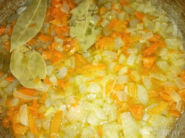 Рецепт: Суп с улитками из теста и зеленью - на курином бульоне