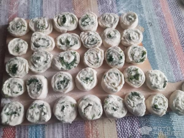 Рецепт: Суп с улитками из теста и зеленью - на курином бульоне