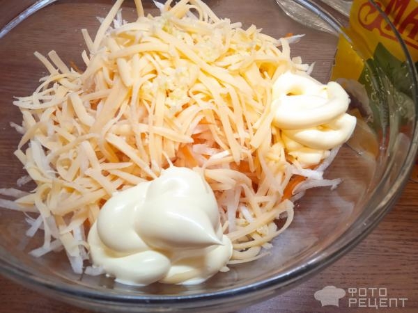 Рецепт: Закуска из дайкона - с сыром и чесноком