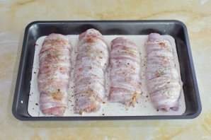 Рулетики из индейки в духовке с начинкой Рулетики из индейки в духовке с начинкой