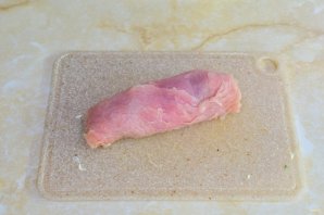 Рулетики из индейки в духовке с начинкой Рулетики из индейки в духовке с начинкой