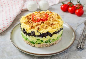 Салат из курицы и чернослива Салат из курицы и чернослива