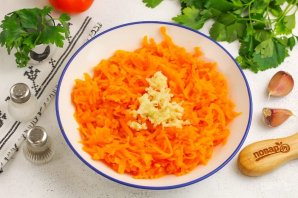 Салат из моркови с чесноком Салат из моркови с чесноком