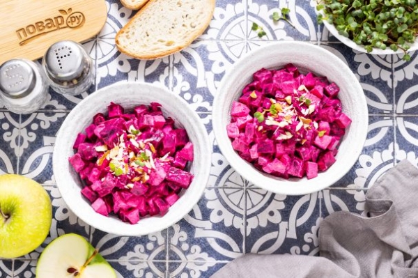 Салат из свеклы и яблок Салат из свеклы и яблок