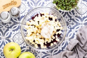 Салат из свеклы и яблок Салат из свеклы и яблок