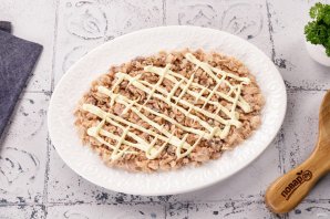 Салат с горбушей и сыром Салат с горбушей и сыром