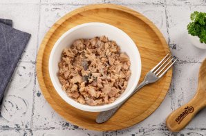 Салат с горбушей и сыром Салат с горбушей и сыром