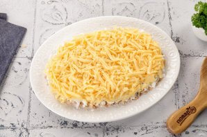 Салат с горбушей и сыром Салат с горбушей и сыром