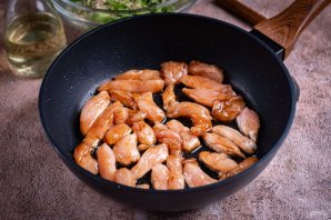 Салат с курицей и рукколой Салат с курицей и рукколой