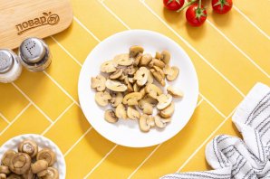 Салат с маринованными шампиньонами