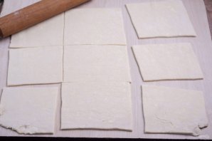 Слоеные пирожки с сыром и луком