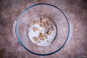 Слоеные пирожки с сыром и луком