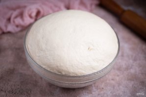 Слоеные пирожки с сыром и луком