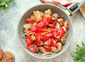 Свинина с кабачками и помидорами Свинина с кабачками и помидорами