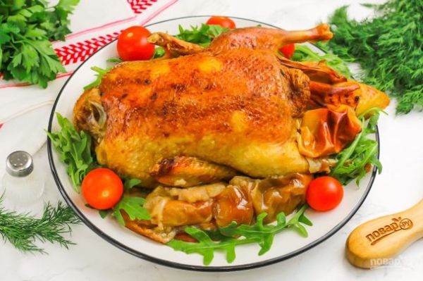 Утка в рукаве с яблоками Утка в рукаве с яблоками