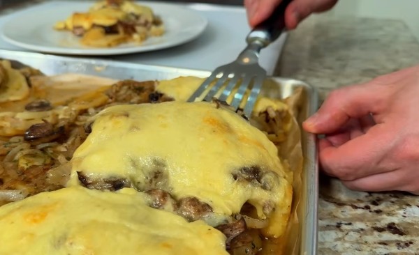 Мясо по-французски! Классическое Новогоднее горячее блюдо: так готовили наши мамы