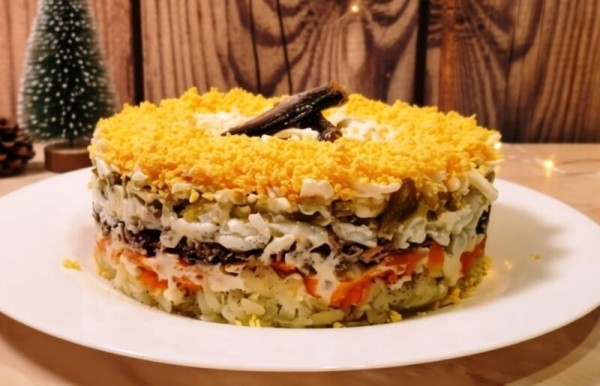 Праздничный салат «Любимчик» — лучший, среди блюд на Новогодний стол 2026! Праздничный салат «Любимчик» — лучший, среди блюд на Новогодний стол 2026!