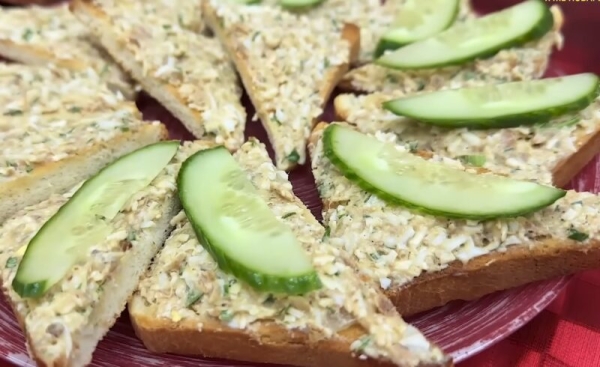 Еврейская намазка — не успеваю подавать эти бутерброды на стол. Съедают буквально за 5 минут! Еврейская намазка — не успеваю подавать эти бутерброды на стол. Съедают буквально за 5 минут!