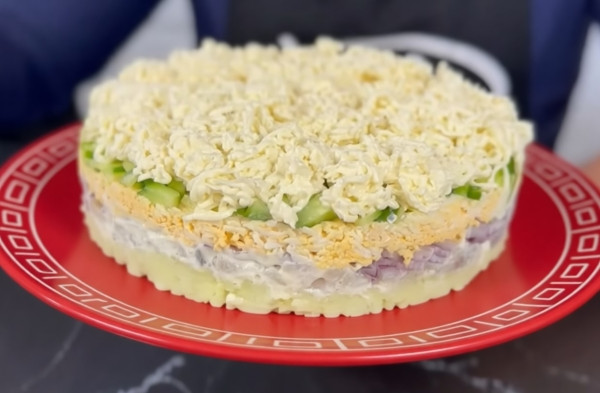 Рецепт, который удивит гостей: готовим &laquo;Корону Норвегии&raquo; &ndash; салат, который исчезает со стола быстрее оливье