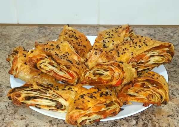 Исчезает мгновенно! Быстрая закуска из лаваша на праздничный стол