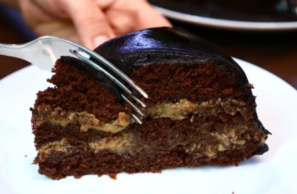 Не «Прага», но тот самый вкус: волшебный рецепт праздничного торта, который спасает, когда гости уже на пороге Не «Прага», но тот самый вкус: волшебный рецепт праздничного торта, который спасает, когда гости уже на пороге