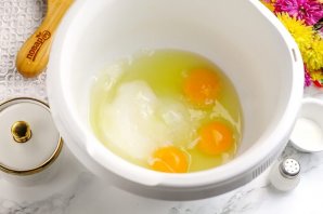 Бисквитный торт с кремом из сгущенки Бисквитный торт с кремом из сгущенки