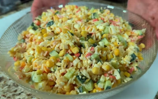 Хит на все времена! Классический крабовый салат на Новый год 2026 &mdash; советы и секреты