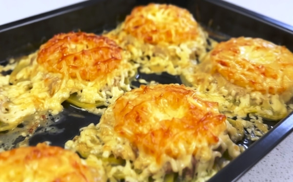 Больше не нужно стоять у плиты: гениальное блюдо из фарша, которое станет главной новогодней традицией вашей семьи