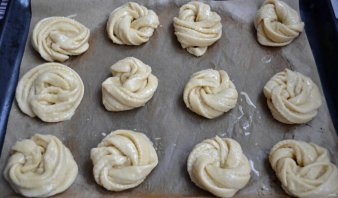 Домашние булочки с сахаром