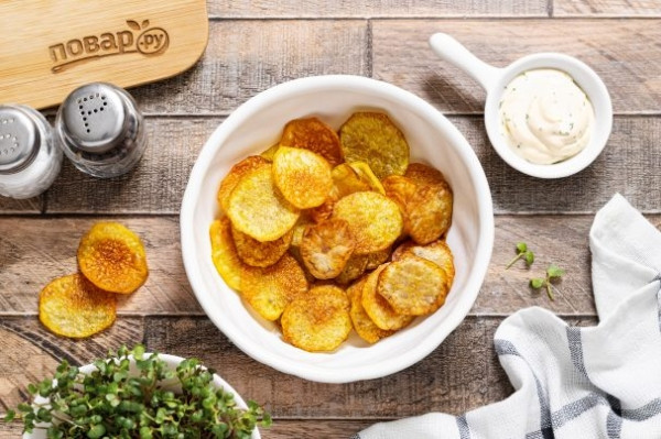Картофельные чипсы в духовке без масла