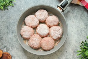Котлеты из мясного фарша Котлеты из мясного фарша