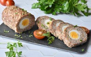 Мясной рулет с яйцом Мясной рулет с яйцом