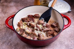 Печень говяжья в сметане Печень говяжья в сметане