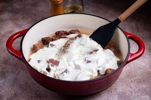 Печень говяжья в сметане Печень говяжья в сметане