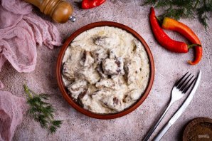 Печень говяжья в сметане Печень говяжья в сметане