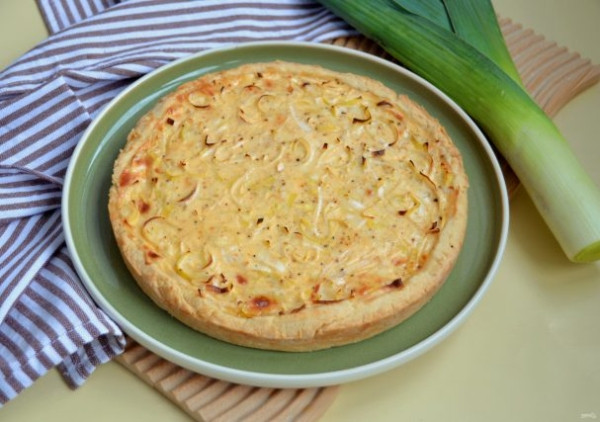 Пирог с сыром и луком-порей